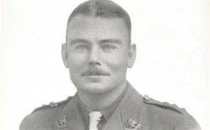 Captain Fred Roberts.... (who i thinks looks remarkably like Wilfred Owen!!!)