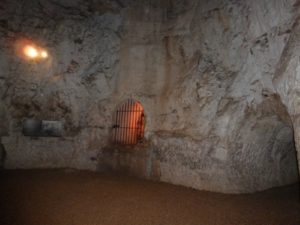 Banqueting Cave 