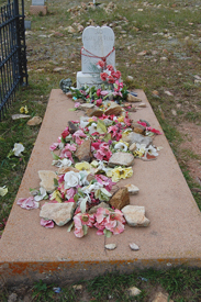 Pearl de Vere's grave is still decorated with flowers Photo Credit- Kathy Weiser, September, 2009.